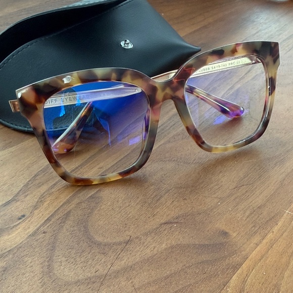 Diff Eyewear Bella Tortoise Women's Blue Light Glasses - Picture 2 of 2